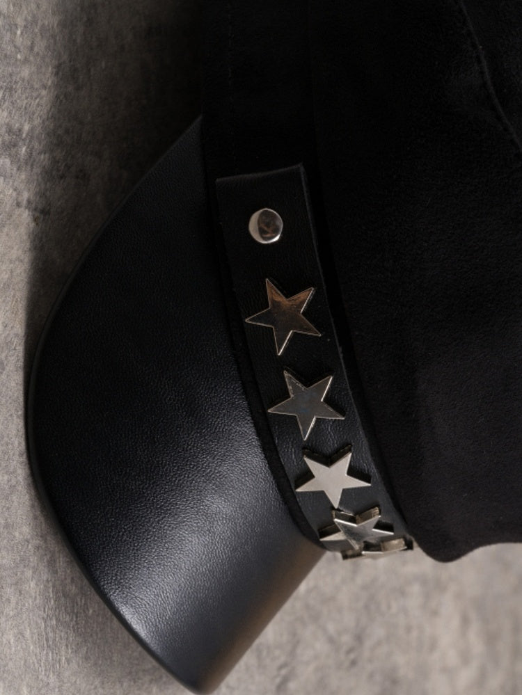 Gothic-Sternmütze mit schwarzen Nietendetails