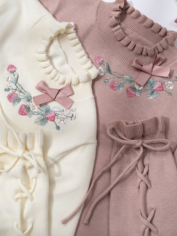 Neckline Lace-up Cuffs Autumn Strawberry Embroidery Top Knit Beige