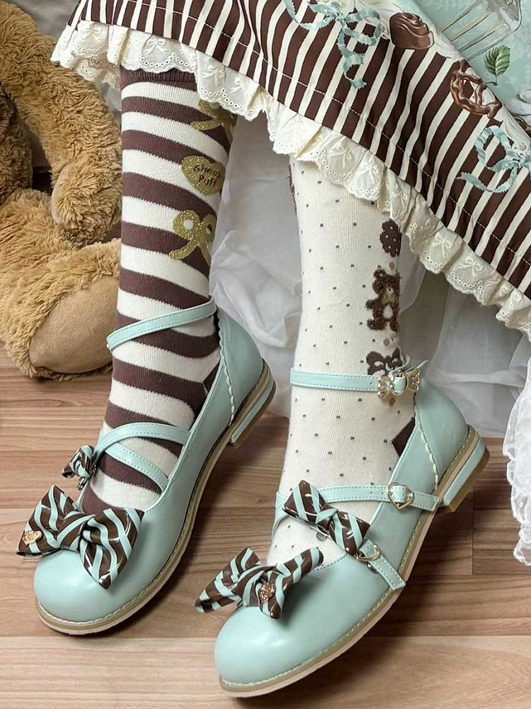Gestreifte Schnallen am Herz-Schuh-Design Schleife Lolita Top Crisscross Grünbraun Muster