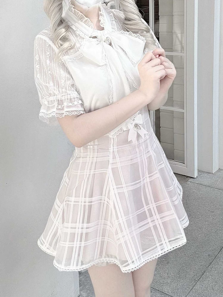Chiffon und Details, weißer Ausschnitt, Spitzenbluse im Perlen-Jirai-Stil mit Schleife, Kei zum Selbstbinden