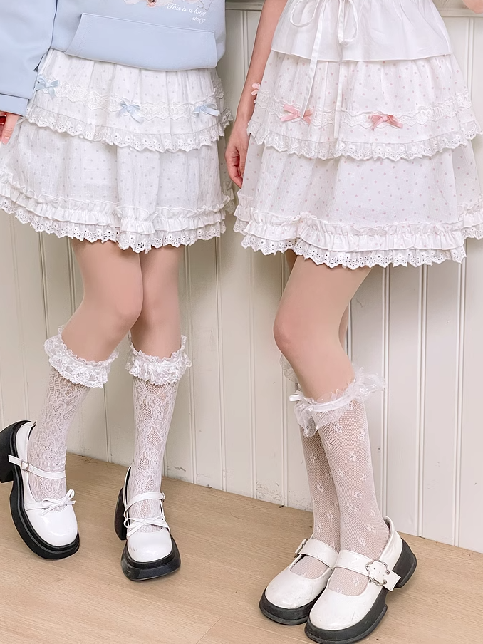 ブルー/ピンクの水玉模様の蝶結び、フリルのレーストリムのティアードスカート