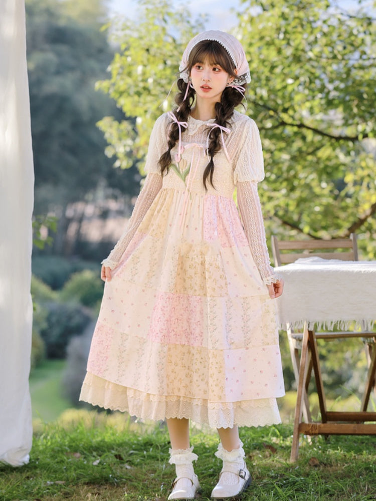 ベージュのフリルトリムトップ