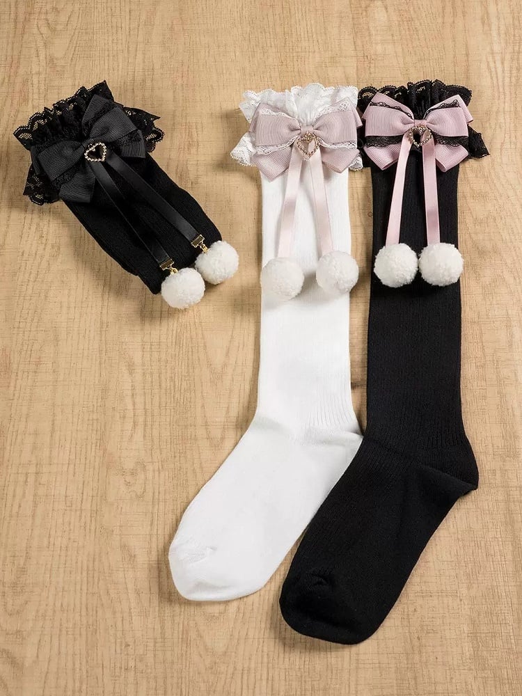 Jirai Kei Bas au-dessus du genou avec détails pompons et poignets en dentelle et nœuds