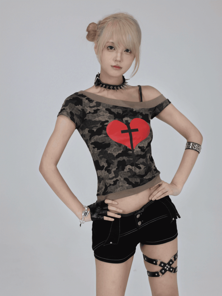 Asymmetrischer T-Shirt-Ausschnitt Herz- und Kreuzdruck Army Green Camo Y2K