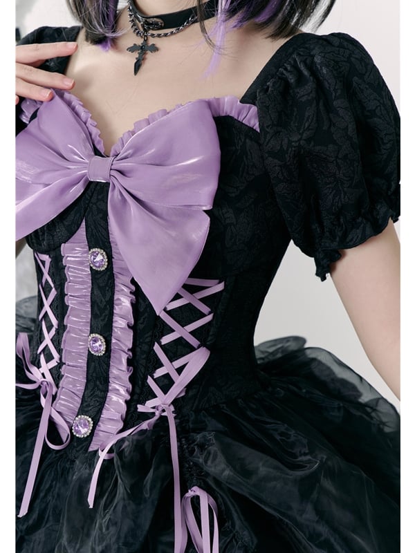 Schwarzes Jacquardkleid mit Schleife und herzförmigem Ausschnitt, Kordelzugrock