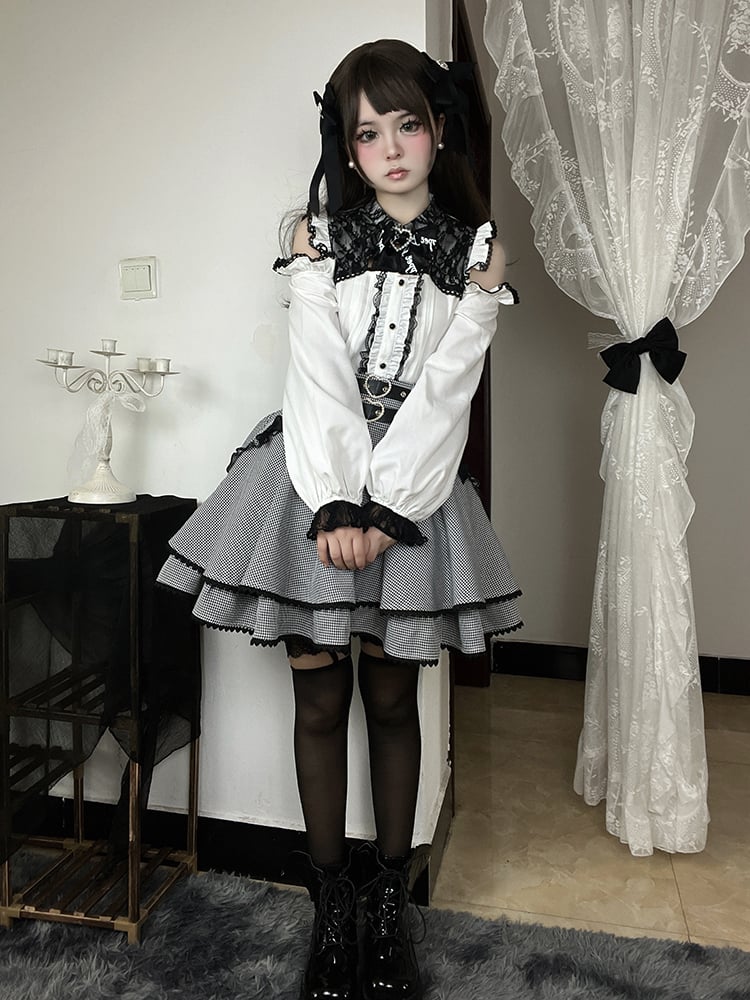 Weiße Jirai Kei-Bluse mit Spitzenbesatz und ausgeschnittenen Schultern