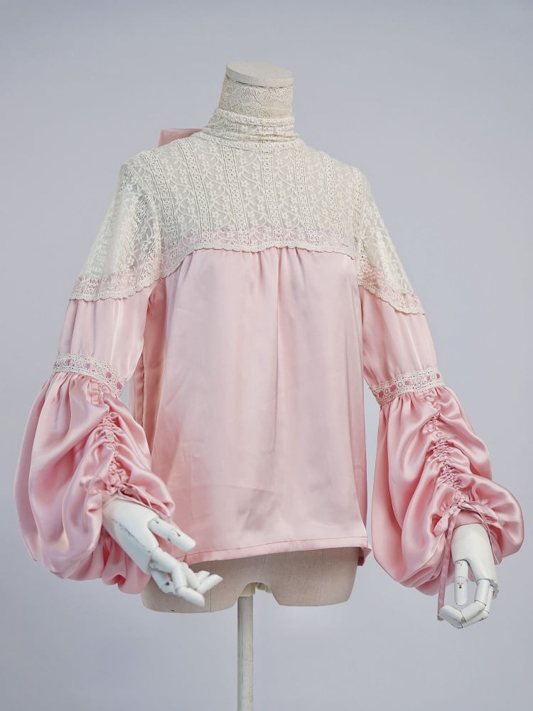 Pinke Poet-Bluse, grüner Rock mit Kristallquaste und Blumenmuster