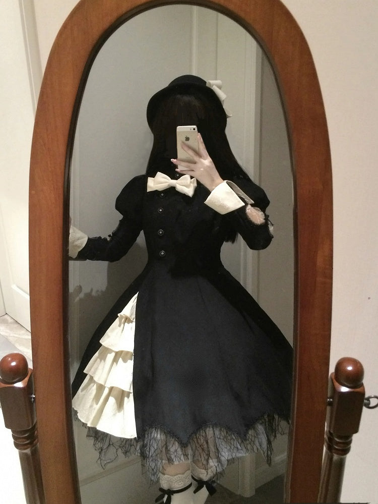 Schwarzes Lolita-Kleid mit geschwungenem Spinnennetz-Saum und beiger Schürze