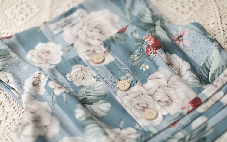 ダスティブルーのストロベリーとローズのスクエアネックラインのエレガントクラシックロリータJSKドレス