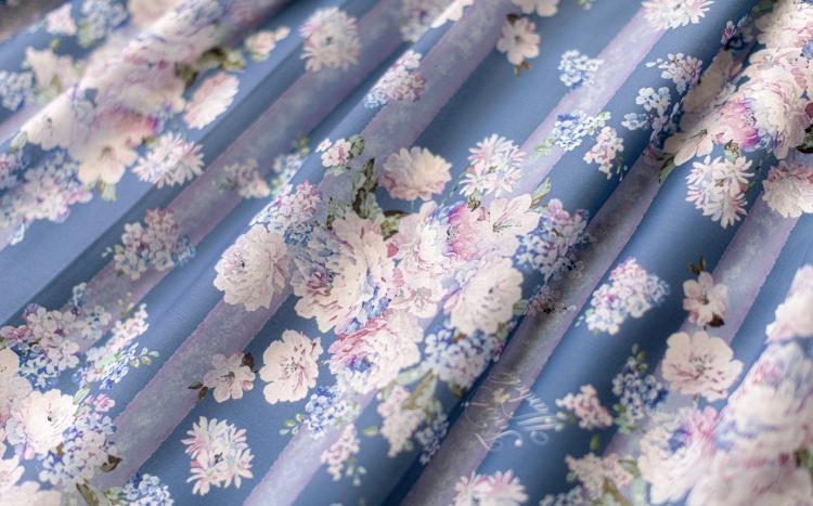 ブルーフローラルのエレガントなハイウエストジャンパースカート