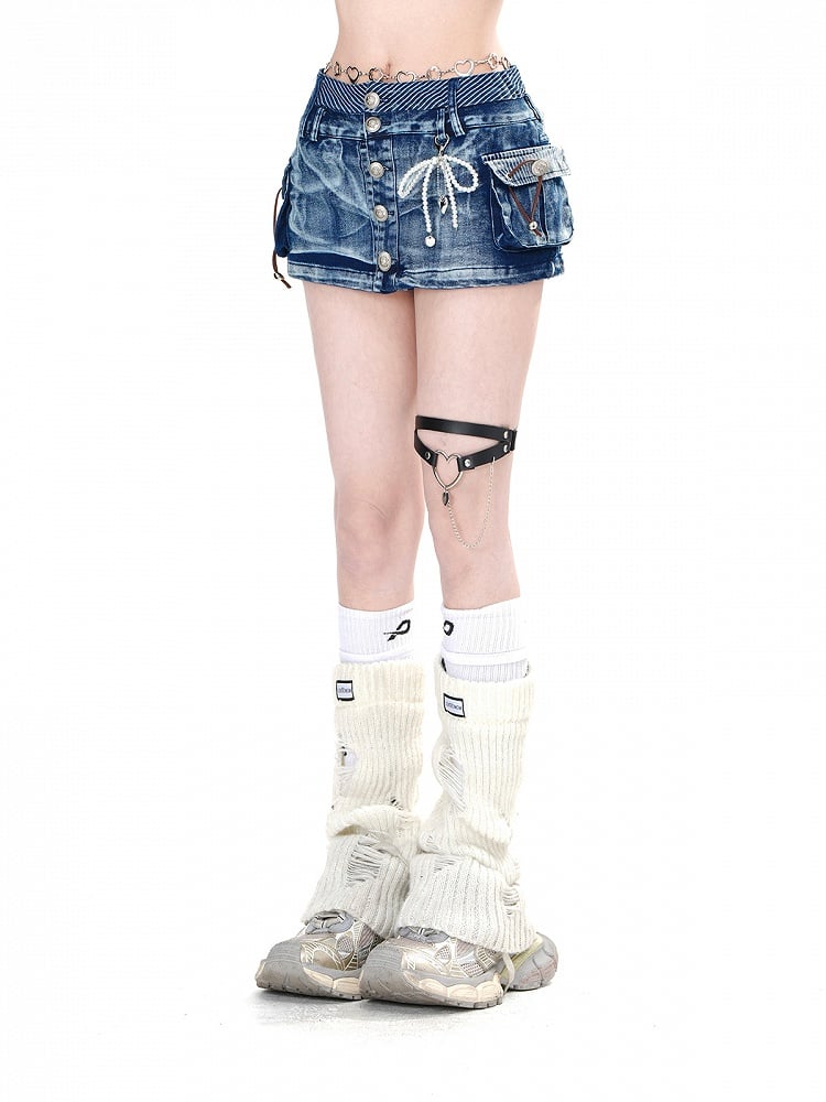 ブルーデニムポケット、シルバートーンボタン、グラマラスなスリムフィットミニスカート