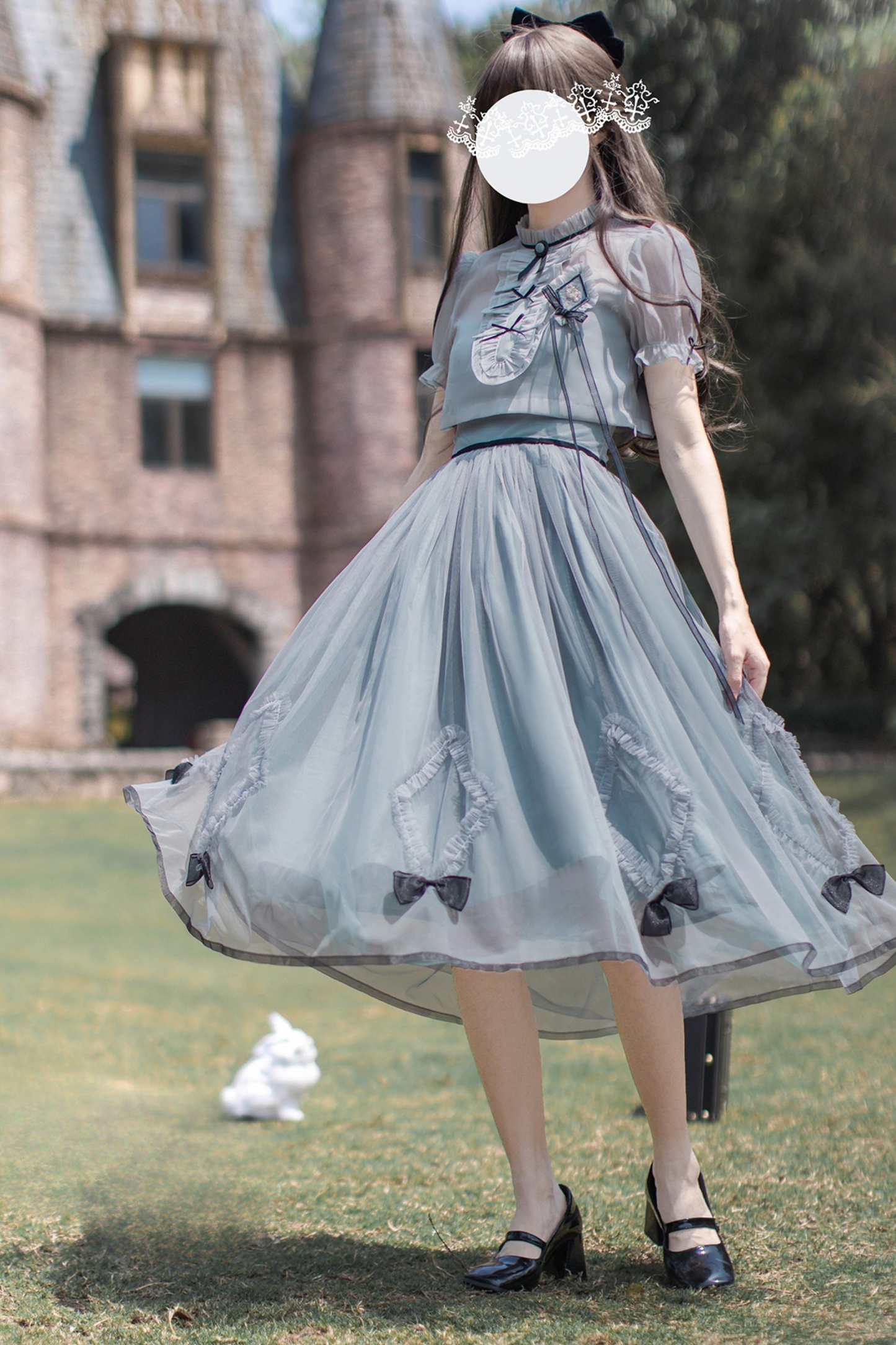 brooch dress Nostalgic ribbon top + traveling Alice outer