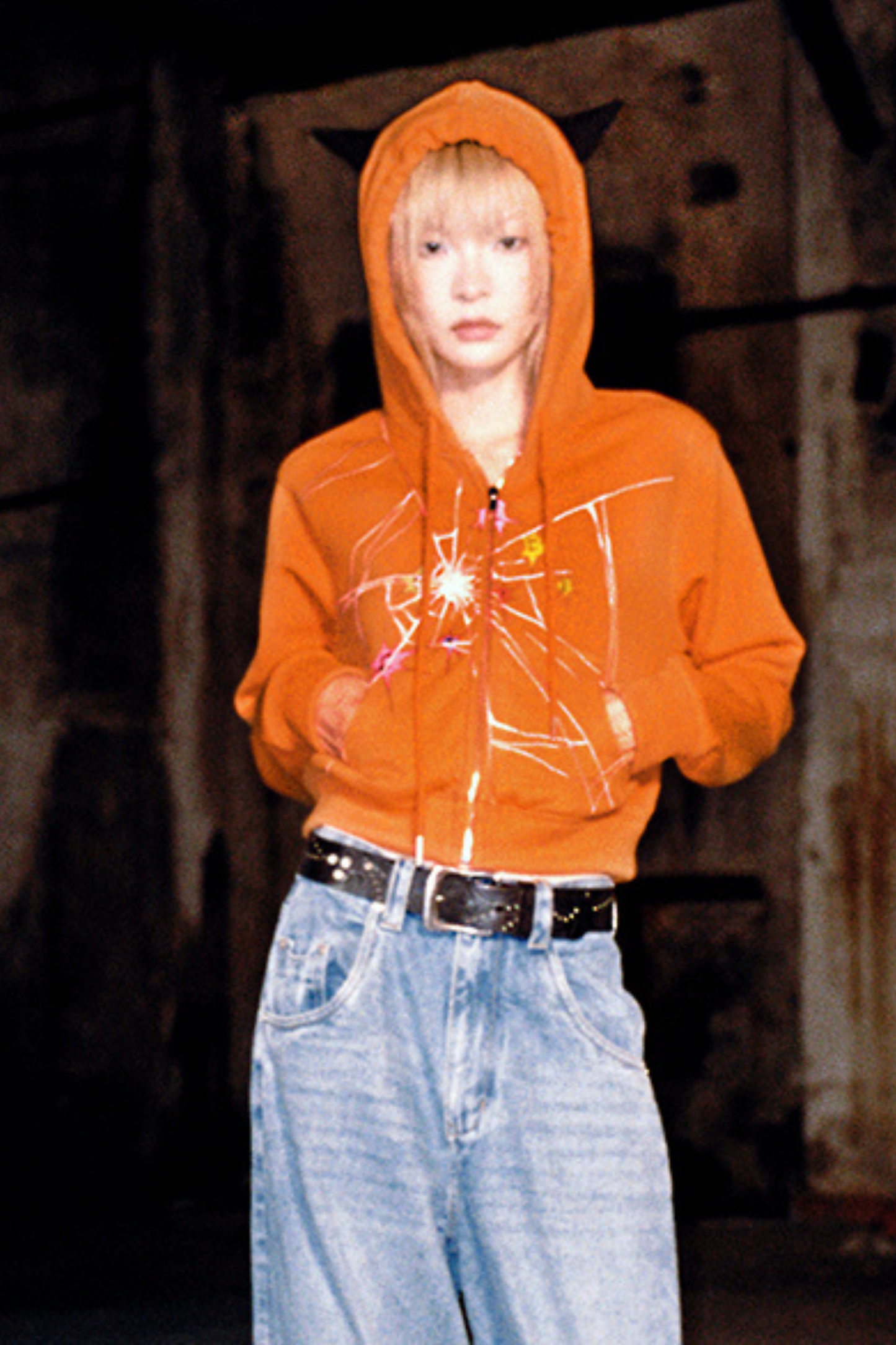 Devil Pointed Crackle Kapuzen-Kurzpullover