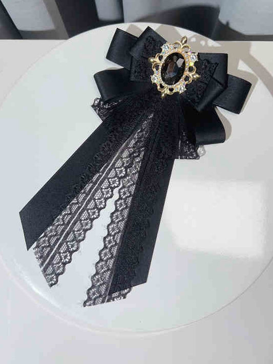 ヴィンテージラインストーンの蝶ネクタイレースディテール