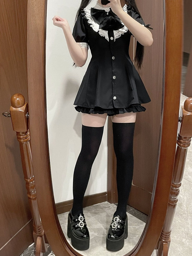 Kurzes großes Jirai Kei-Kleid in Schwarz mit abnehmbaren Ärmeln, Minikleid mit Jabot-Kragen und Schleife + Shorts