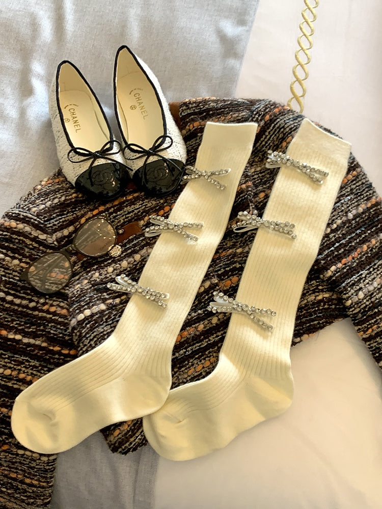 Schwarz/Milchweiße Wadensocken mit Strass-Schleife