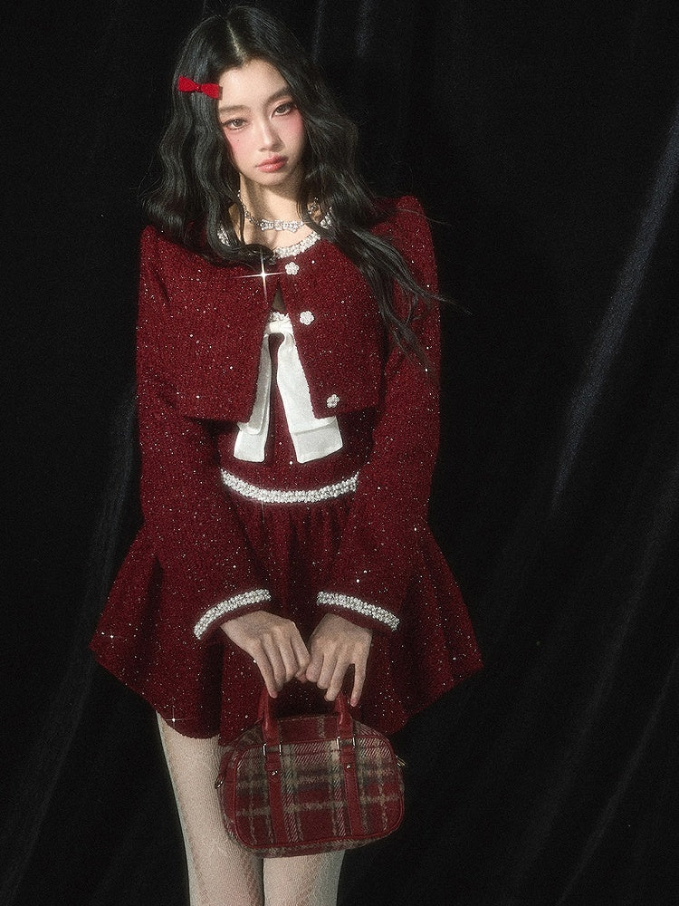 Weihnachtsrote kurze Tweedjacke mit Perlendetails