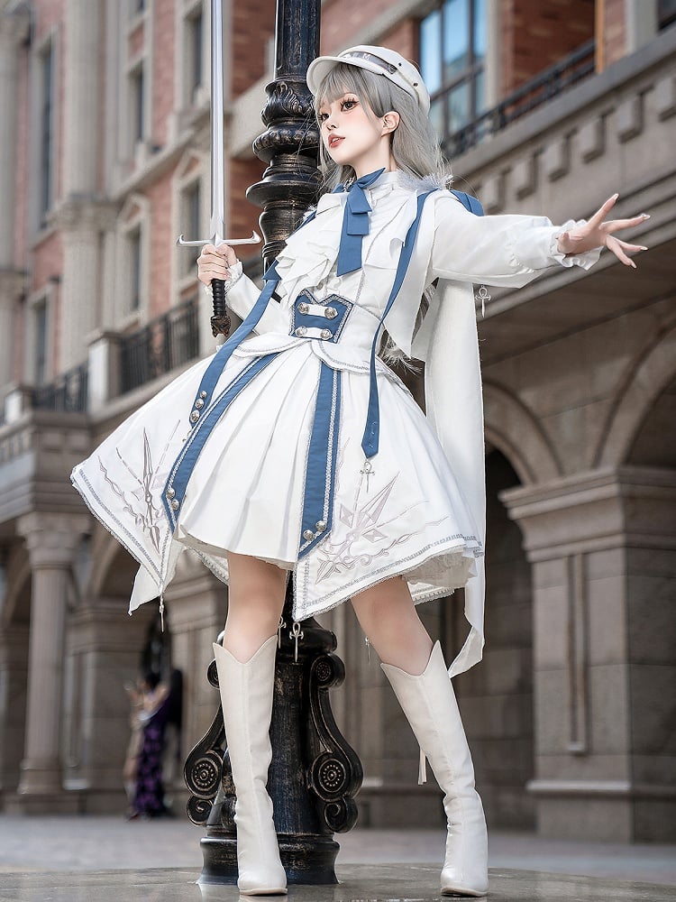 Weißes und blaues Militär-Lolita-Outfit, langärmliges Oberteil, hoch taillierter Rock
