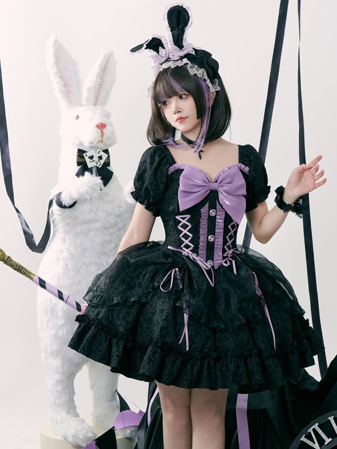 Schwarzes Jacquardkleid mit Schleife und herzförmigem Ausschnitt, Kordelzugrock