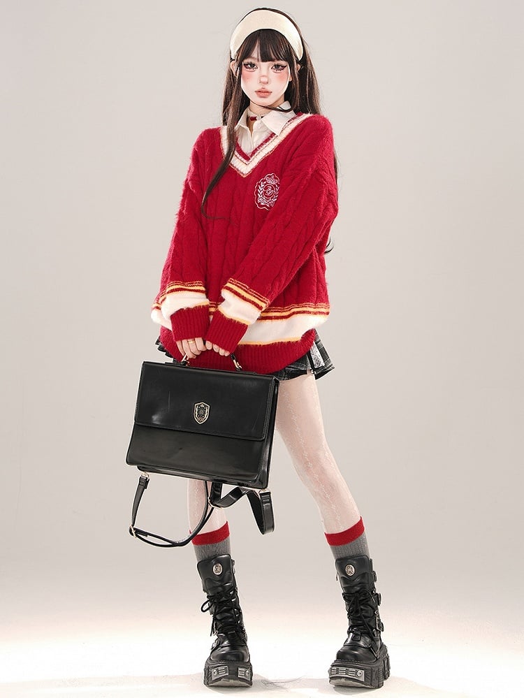 Roter, lockerer Pullover im Preppy-Stil mit V-Ausschnitt
