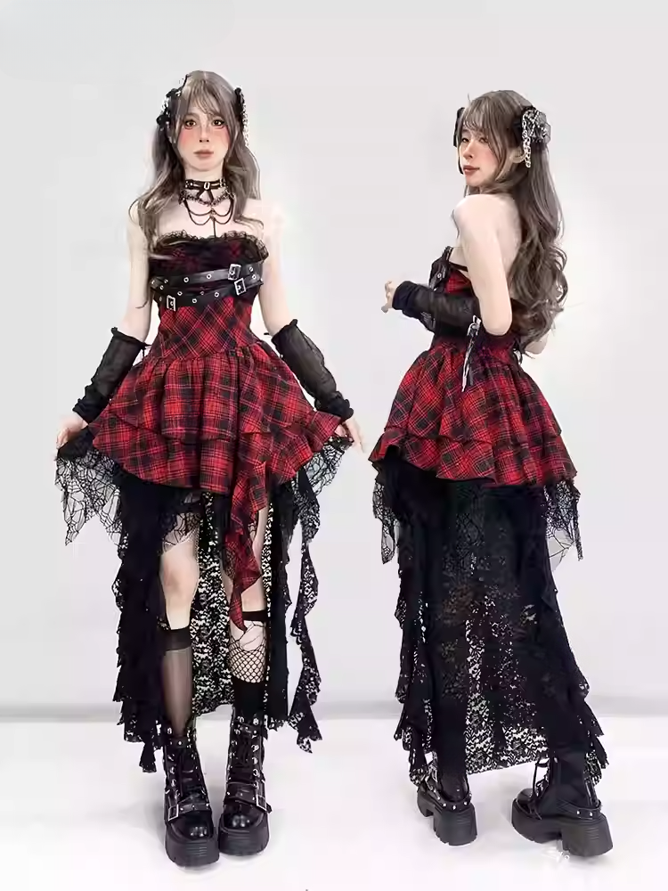 赤いチェック柄ハンカチ裾バックルストラップのストラップレスグラマラスパンクドレス