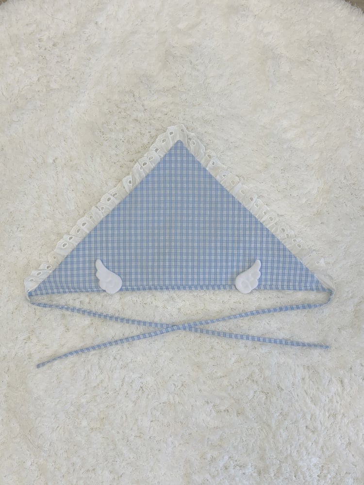 Blau karierter Dreiecksschal mit Flügeln