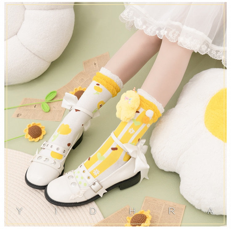Süße Lolita-Socken mit niedlichem Plüschtier verziert