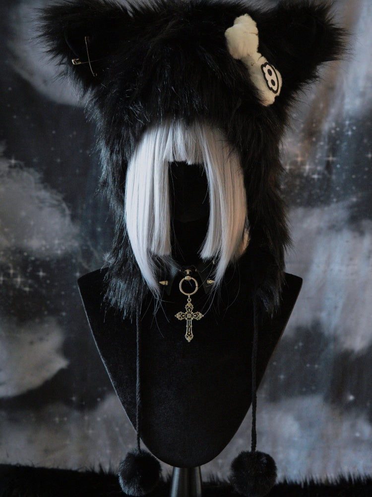 Pin mit Katzenknochen-Pompon-Applikation, Plüschohrhut, verziert mit Charms, schwarzes Skelett, Gothic
