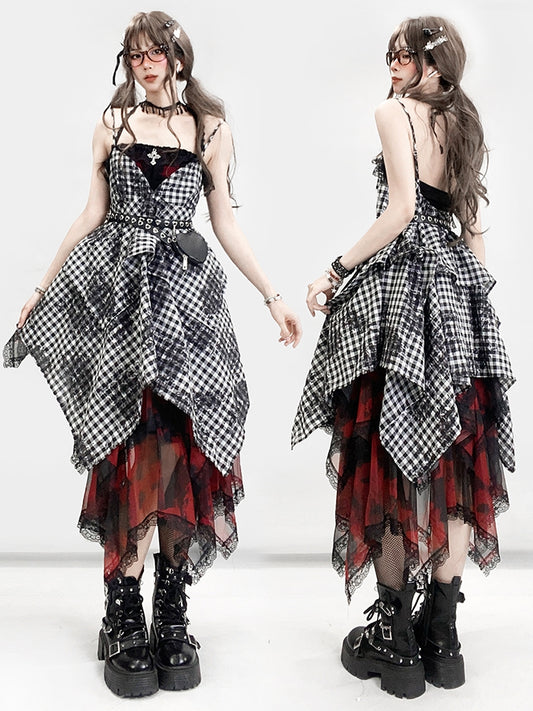 Glamouröses gestuftes Cross-Top mit karierten Details, Bittersweet + roter Rock, gefärbt, schwarze Krawatte, Set – Kleid, Cami