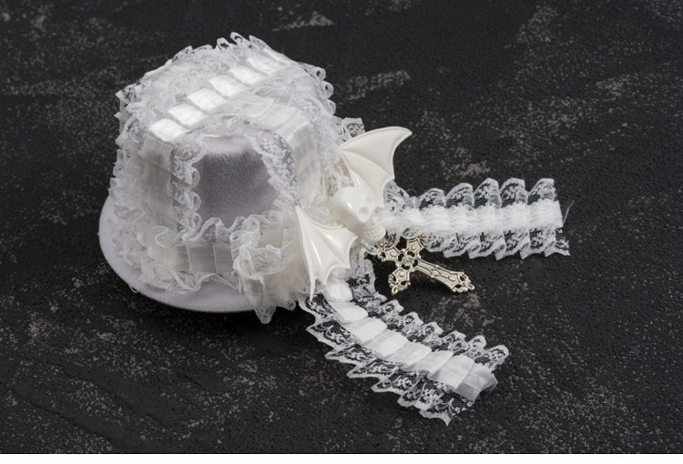 Weiße Gothic Fledermausflügel Skelett Kreuz Spitzenbesatz Hut Haarspange