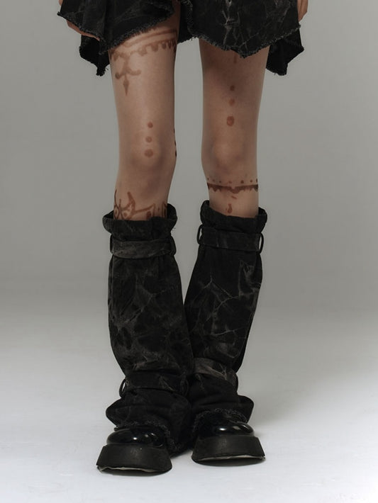 ブラック&グレーのバックル付きデニムレッグウォーマー