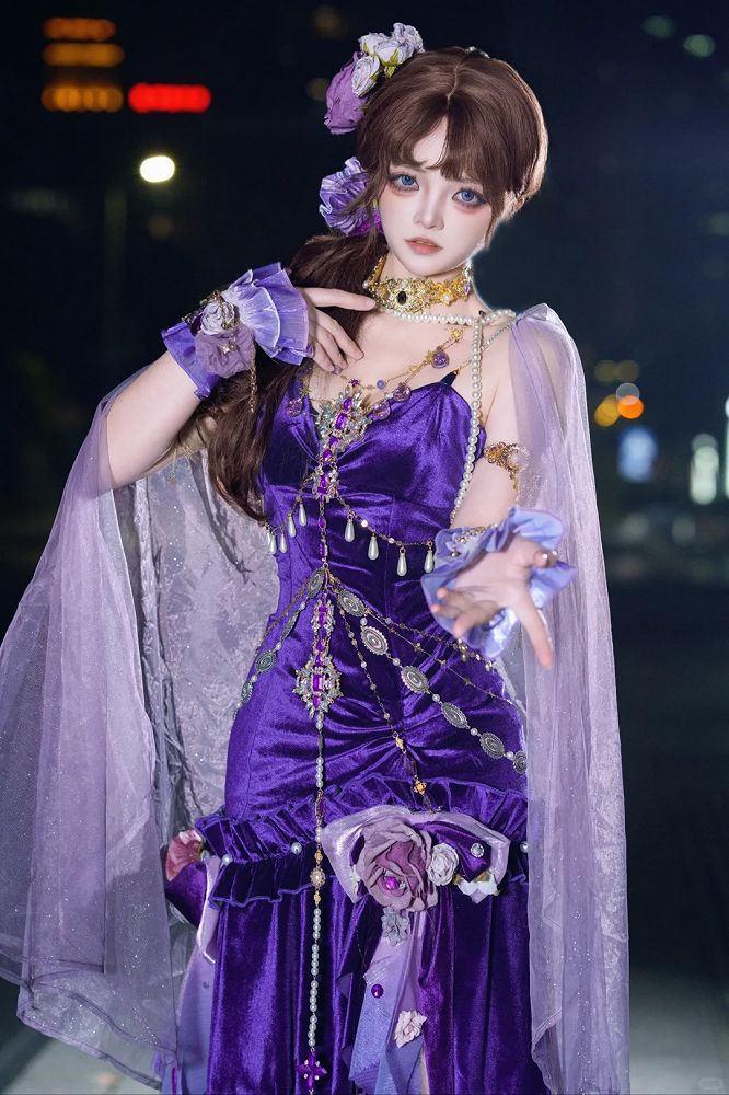 Robe de soirée sirène fendue en velours violet à volants en cascade et dos nu