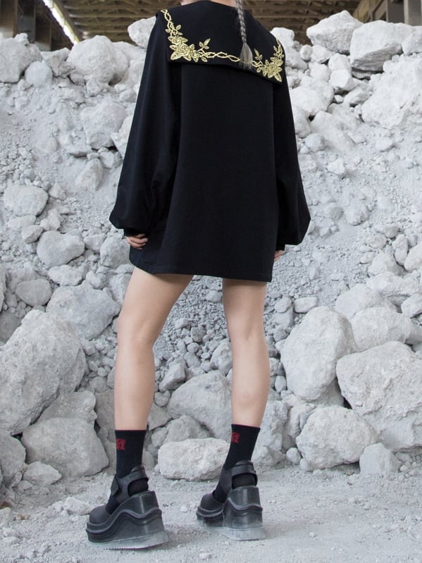 Goldschwarze Rose und Gothic Sailor Thorn Loose mit Kragenstickerei Sweatshirt