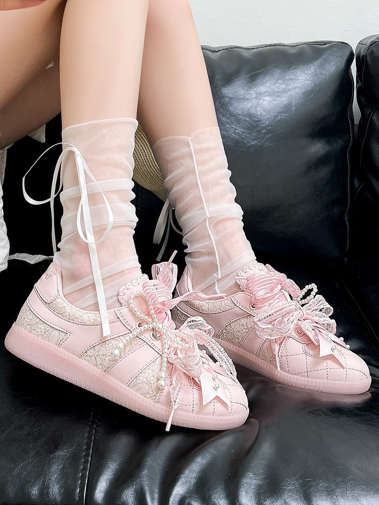 Schnür-Sneakers mit Schleife vorne, rosa Oberteil mit Perlen-Spitzenbändern