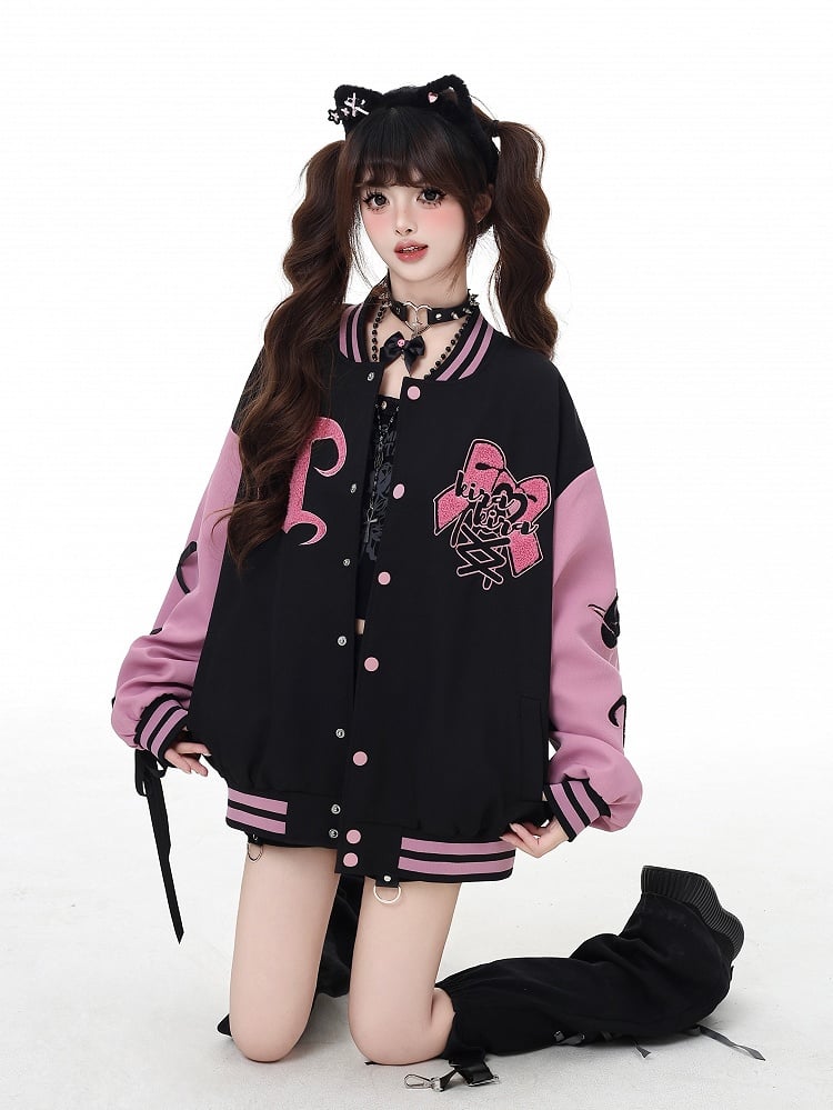 Schwarz-pinke Bittersweet-Baseballjacke mit Schleifenstickerei und Schnürdetail am Ärmel