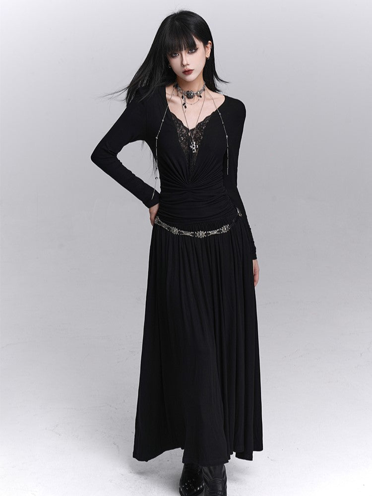 Gerüschte Details, V-Ausschnitt mit Spitze, schwarze Schultern, Maxi-Gothic-Kleid, gepolstert