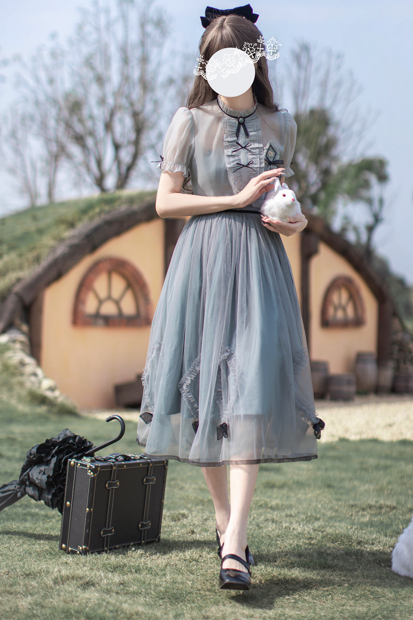 brooch dress Nostalgic ribbon top + traveling Alice outer