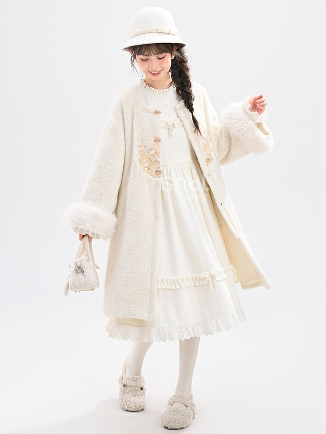 Robe à manches longues et col à volants avec nœud blanc