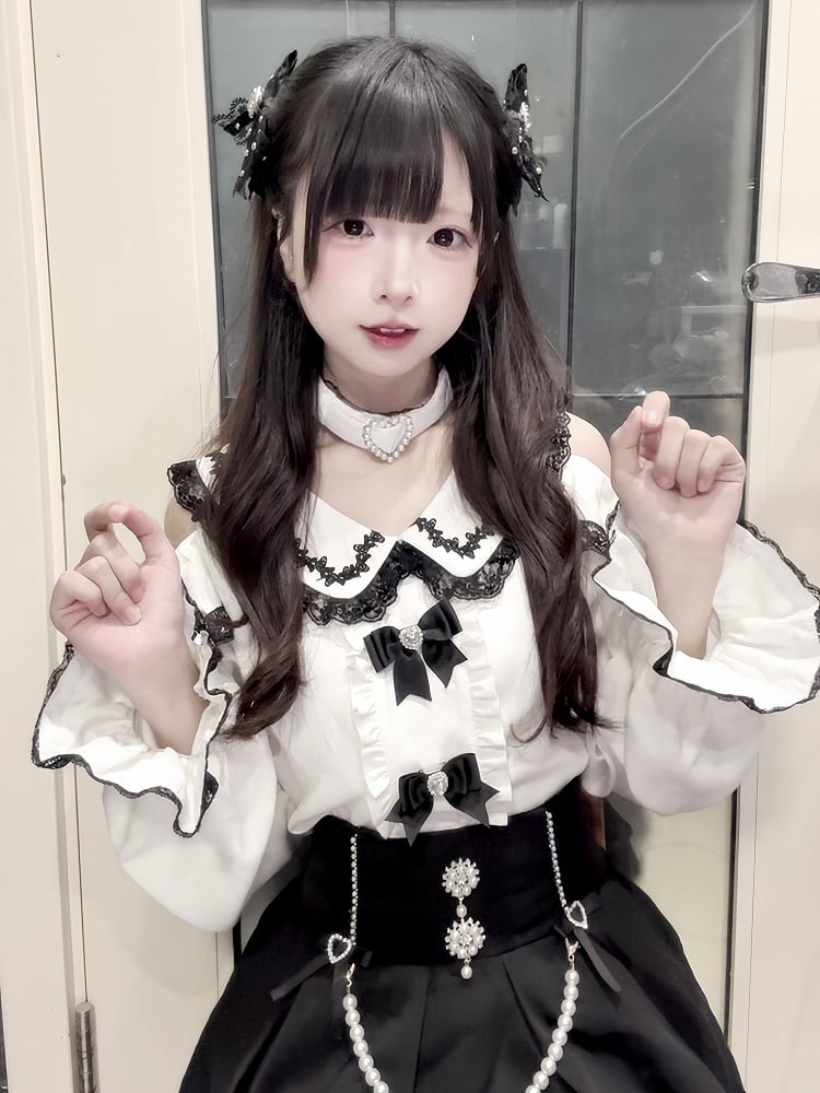 Detachable Trim with Design Lace Black Blouse Jirai Kei Peter Pan Collar Cutout Shoulder Contrast White Choker