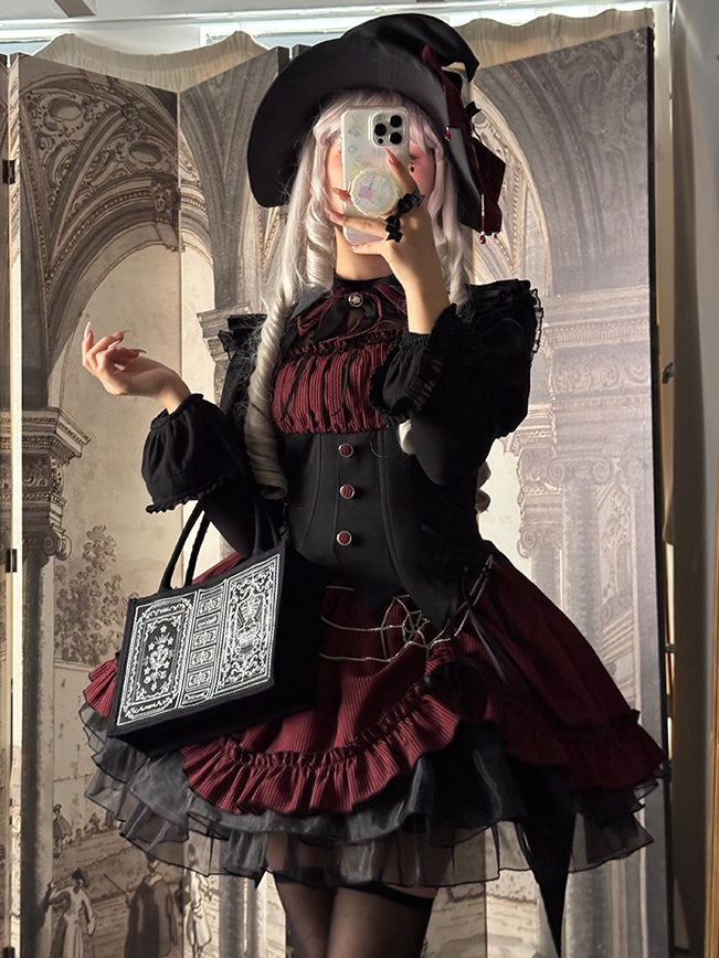 Sac à main brodé avec livre de magie noire