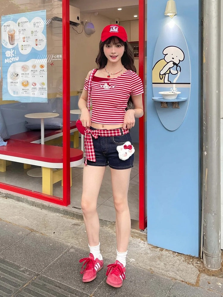 and Red Plaid Accessory Dark Blue Straight-leg Denim Shorts with Kitty Plushie Waist