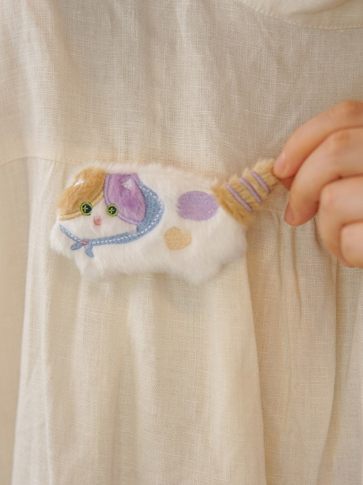 かわいい猫の形をしたぬいぐるみブローチ