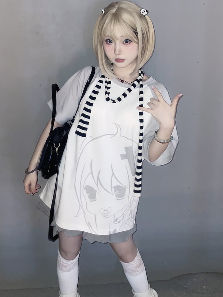 ライトグレーの闇かわいいTシャツ