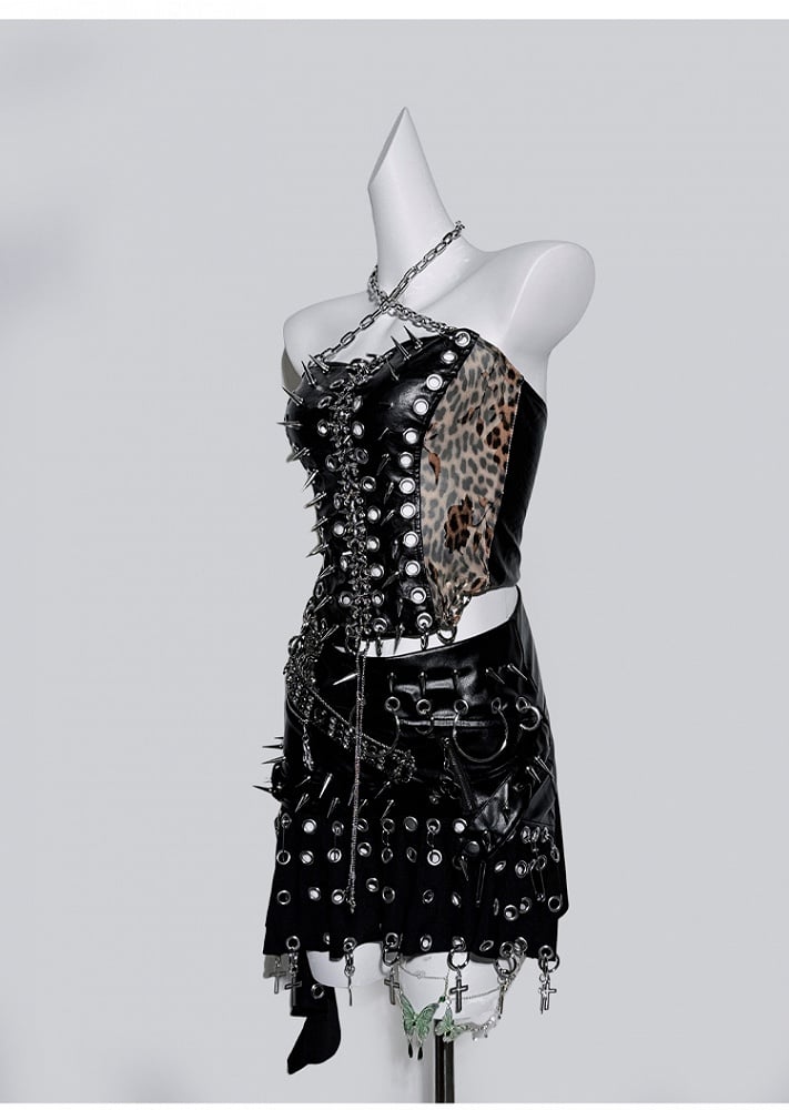 Schwarzes Neckholder-Korpus-Top mit Leopardenmuster und Nietenringen