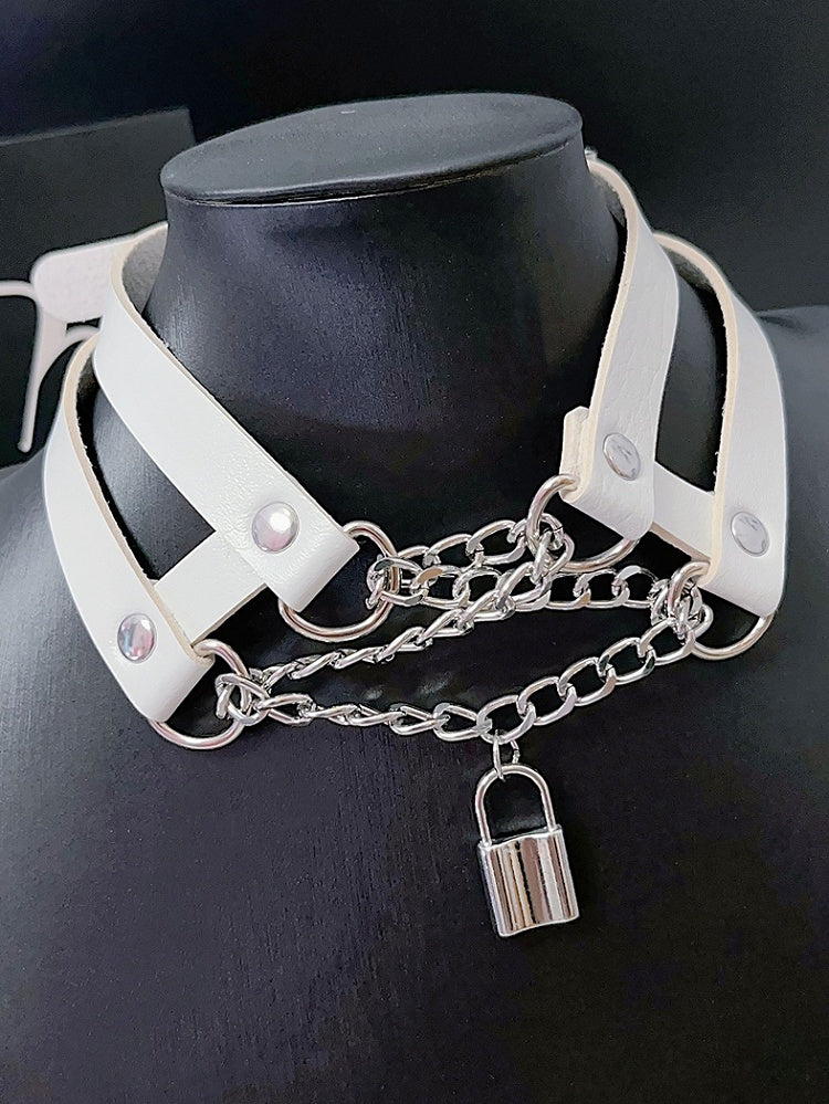 Schwarz/Weißes PU-Choker mit Y2K-Anhänger und Schlossdetail
