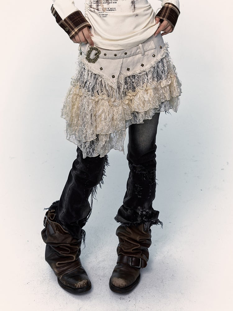Beiger Spitzenrock mit asymmetrischem Saum, Distressed-Besatz und Schnallendetail