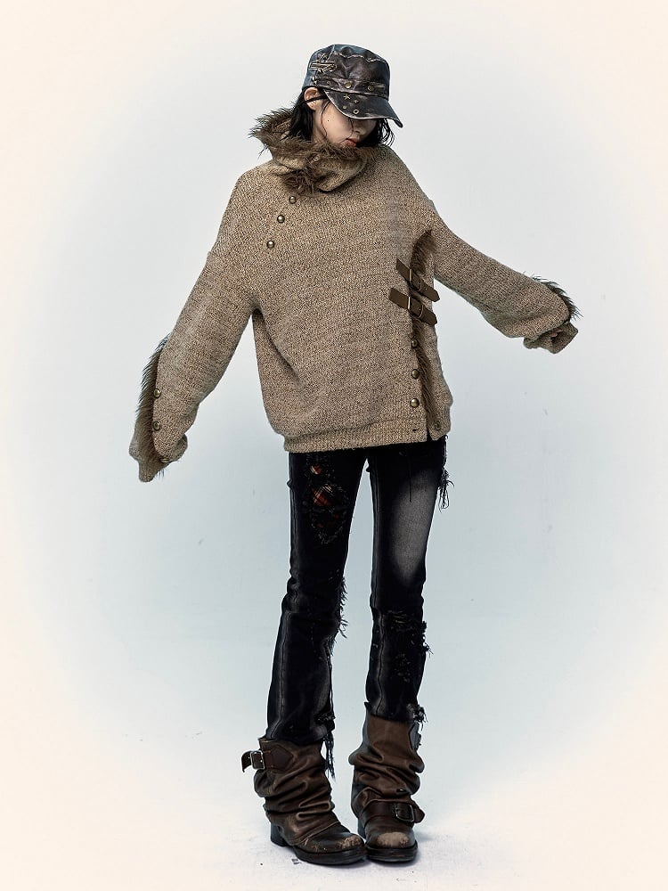 Hellbrauner Strickpullover mit Plüschbesatz, Schnalle und Nieten