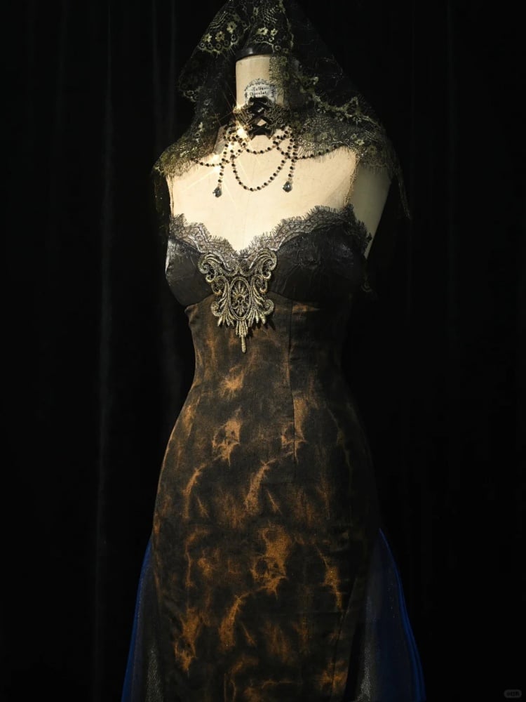 Schlankmachendes Slip-Kleid in Schwarz und Gold