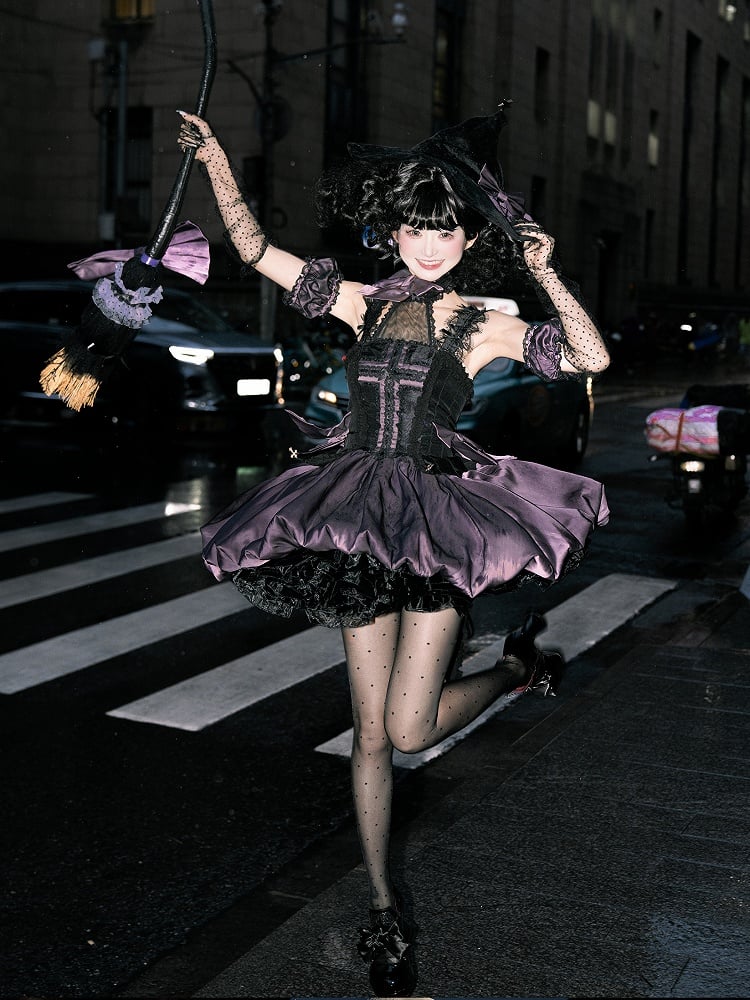 Jupe bulle noire et violette avec ailes de chauve-souris dans le dos