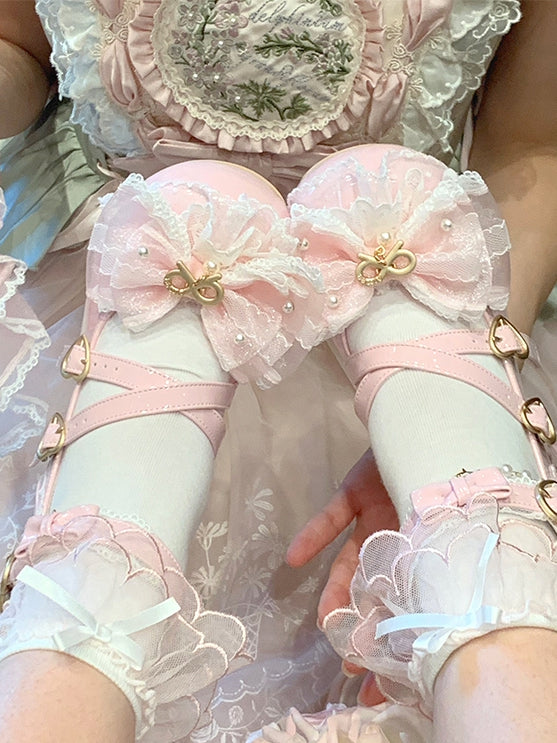 Top Pink verziert mit hellen Schuhen, Schleife, Lolita, kreuz und quer verlaufende Spitze, süße Borte, Perlendesign